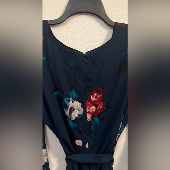 WHBM Bell-Sleeve Soft Floral-Print Shift Dress - Picture 14 of 16